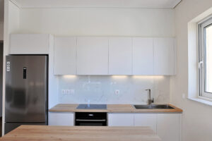 Ανακαίνιση σπιτιού στη Βούλα κουζίνα