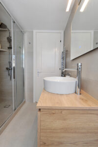 Ανακαίνιση σπιτιού στη Βούλα μπάνιο